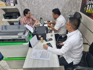 Tampang Honorer Bapenda Gelapkan Pajak Rp 2,5 M Usai Menyerahkan Diri Tampang Honorer Bapenda Gelapkan Pajak Rp 2,5 M Usai Menyerahkan Diri