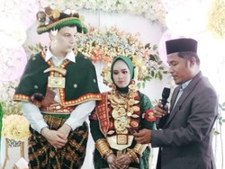 Viral Bule Prancis Nikahi Gadis ABG 17 Tahun di Polman Sulbar