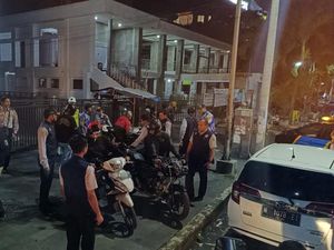 Dishub Kota Malang Angkut Motor Parkir di Trotoar, Pelanggar Didominasi Remaja Dishub Kota Malang Angkut Motor Parkir di Trotoar, Pelanggar Didominasi Remaja