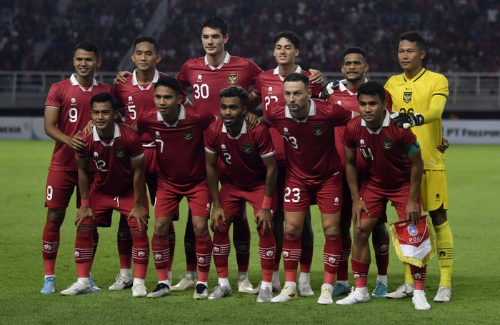 Pemain Timnas Indonesia dalam pertandingan persahabatan FIFA Matchday melawan Timnas Palestina di Stadion Gelora Bung Tomo, Surabaya, Jawa Timur, Kamis (14/6/2023). ANTARA FOTO/Zabur Karuru/hp.