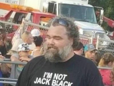 Foto Tulisan di Kaos Ini Bikin Senyum-senyum hingga Ngakak