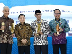 Ganjar Ungkap Resep Pembangunan Jateng hingga Sabet Penghargaan Bappenas