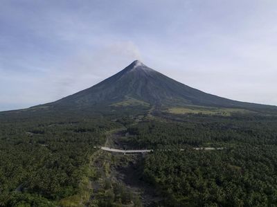 Gunung Berapi di Filipina Masih Semburkan Uap Panas