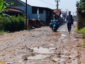 178 Kilometer Ruas Jalan di Bandung Barat Rusak Ringan hingga Berat 178 Kilometer Ruas Jalan di Bandung Barat Rusak Ringan hingga Berat