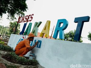 Jelang HUT DKI, Pasukan Oranye Percantik Lahan Mati di Pejaten Barat