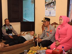 Enam Anggota yang Sakit Dapat Suntikkan Semangat dari Kapolres Tuban
