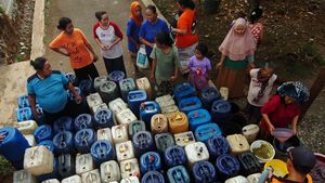 Kemarau, Warga 2 Desa di Tegal Terpaksa Antre Air Bersih