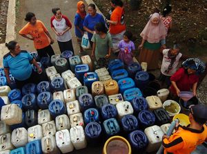 Kemarau, Warga 2 Desa di Tegal Terpaksa Antre Air Bersih