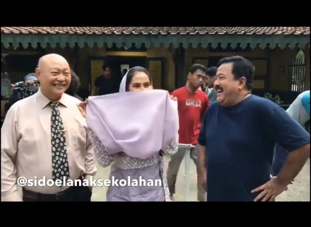 Koh Ahong bersama pemain Si Doel Anak Sekolahan Koh Ahong bersama pemain Si Doel Anak Sekolahan