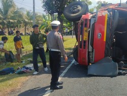 Pikap Vs Truk di Jalan Denpasar-Gilimanuk, 1 Tewas-Tangan Putus