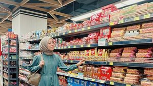 Momen Seru Lesti Kejora Saat Belanja dan Makan Sushi