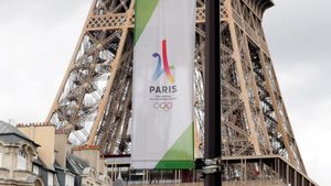 Logo Olimpiade 2024 Mejeng di Menara Eiffel