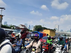 Ada Demo di Depan DPR, Lalin Arah Slipi Macet