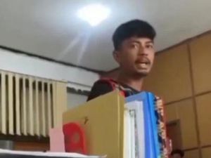 Menolak Antre, Mahasiswa UHO Ngamuk-Bentak Staf Kampus Sambil Buka Baju
