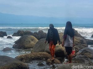 Mak Iis dan Mak Eyoh sang Pemburu Ogong di Sukabumi