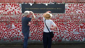 Secarik Pesan Haru Selama Pandemi Ditampilkan di Dinding Ini