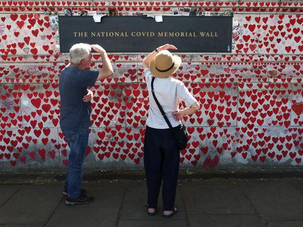 Secarik Pesan Haru Selama Pandemi Ditampilkan di Dinding Ini