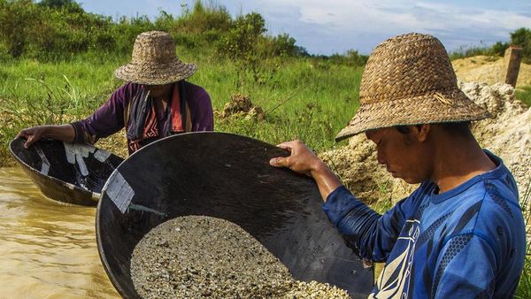 Mengintip Pendulang Intan di Kalimantan