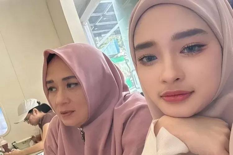 Mercy Lubis dan Inara Rusli