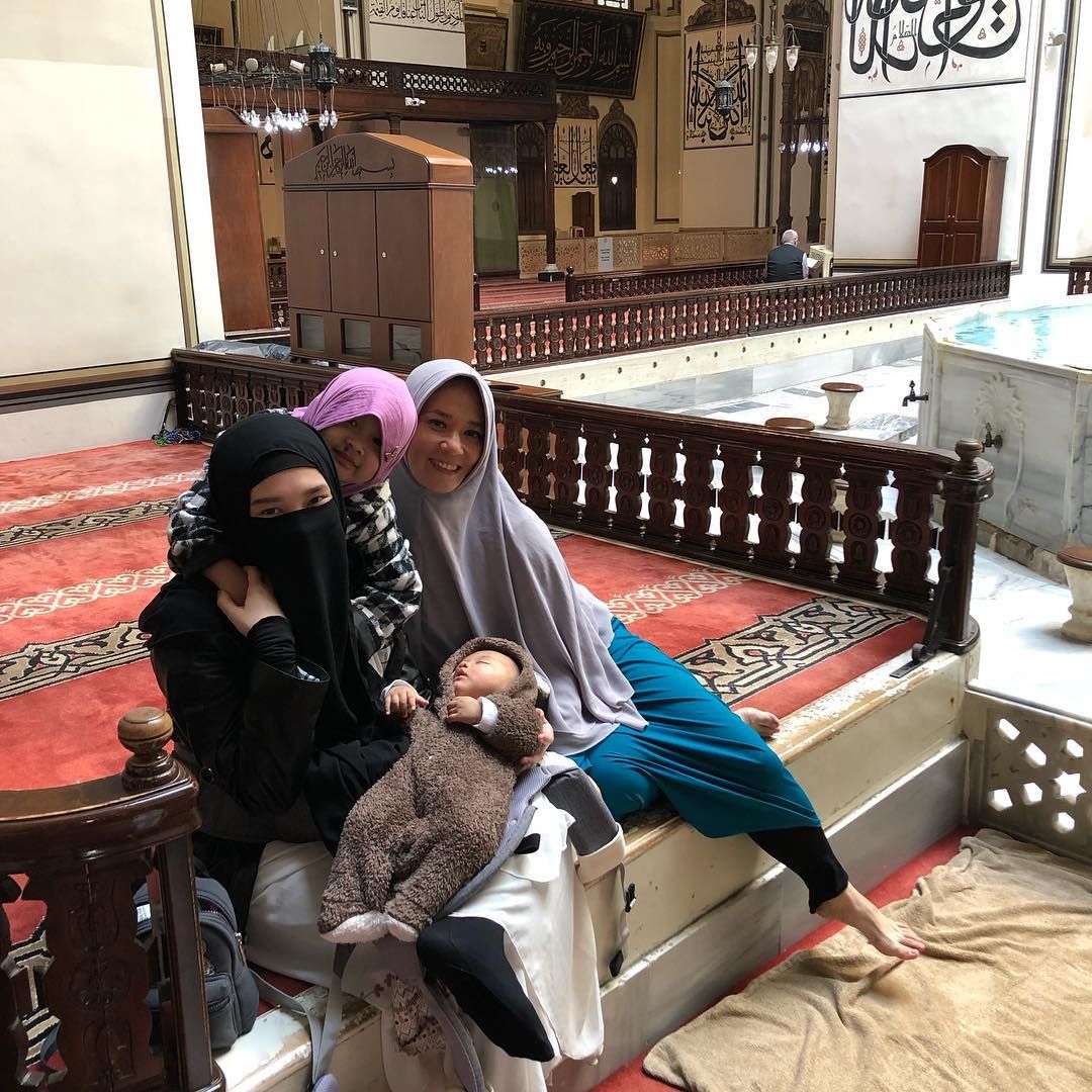 Mercy Lubis, ibunda Inara Rusli