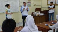 Momen Group Chairman Stanchart Jadi Guru Dadakan di SMKN 19 Jakarta