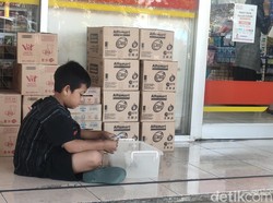 Kisah Bocah SD Penjual Bacil yang Bikin Terharu Warga Garut