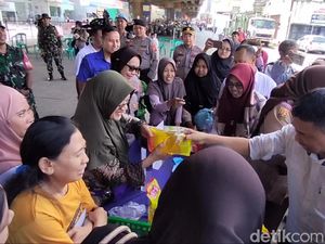 Girang Ruhyat Dapat Minyak 2 Liter Rp 29 Ribu Girang Ruhyat Dapat Minyak 2 Liter Rp 29 Ribu