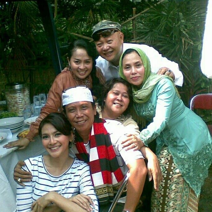 Potret Koh Ahong bareng pemain 'Si Doel Anak Sekolahan' Potret Koh Ahong bareng pemain 'Si Doel Anak Sekolahan'