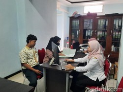 Susah Ambil PIN PPDB, Calon Siswa SMA/SMK Serbu Operator Dispendik Blitar