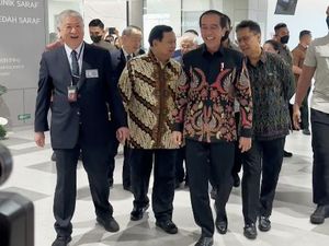 Momen Jokowi Jalan Bareng Prabowo hingga Aguan di Peresmian Tzu Chi Hospital Momen Jokowi Jalan Bareng Prabowo hingga Aguan di Peresmian Tzu Chi Hospital