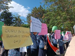 Dana Sertifikasi Ditahan, Puluhan Guru Geruduk Kemenag Lombok Tengah