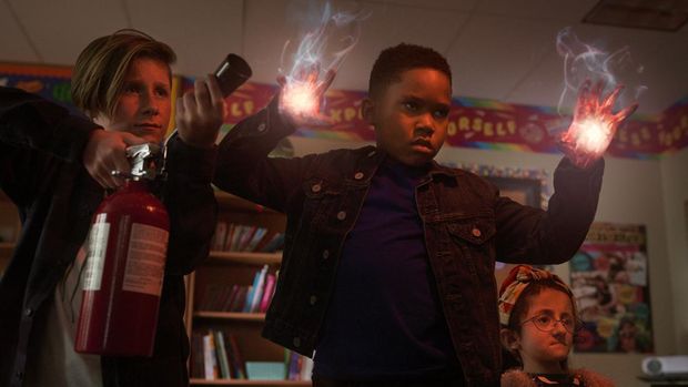 Raising Dion. (L to R) Gavin Munn as Jonathan King, Ja'Siah Young as Dion Warren, Sammi Haney as Esperanza in episode 206 of Raising Dion. Cr. Courtesy of Netflix © 2021