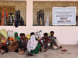 Ribuan Warga India Mengungsi Antisipasi Topan Biparjoy