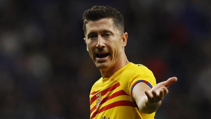 Soccer Football - LaLiga - Espanyol v Barcelona - RCDE Stadium, Cornella de Llobregat, Spain - May 14, 2023 FC Barcelonas Robert Lewandowski reacts REUTERS/Albert Gea