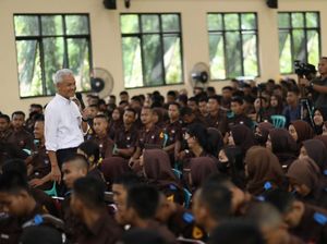 Terobosan Ganjar Bikin Sekolah Virtual untuk Warga Miskin & Difabel
