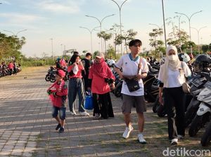 Suporter Rela Tutup Lapak demi Dukung Timnas Indonesia Lawan Palestina Suporter Rela Tutup Lapak demi Dukung Timnas Indonesia Lawan Palestina