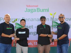 Telkomsel & Jejak.in Tanam 15.060 Pohon di Kawasan Mangrove Jakarta-Bali