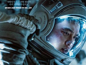 Review The Moon: Rasanya Terjebak Di Bulan Review The Moon: Rasanya Terjebak Di Bulan