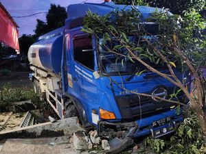 Hasil Mediasi Terbaru Kasus Truk BBM Tabrak Pria dan Tokonya di Muara Enim Hasil Mediasi Terbaru Kasus Truk BBM Tabrak Pria dan Tokonya di Muara Enim