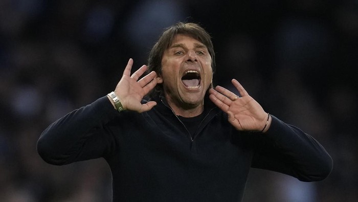 FILE - Tottenhams head coach Antonio Conte reacts during the English Premier League soccer match between Tottenham Hotspur and Arsenal at Tottenham Hotspur stadium in London, England, on May 12, 2022. Tottenham announced that manager Antonio Conte has left the Premier League club 