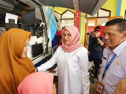 Bupati Ipuk Optimalisasi Layanan Publik Saat Ngantor di Desa Ujung Selatan