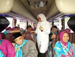 Lepas 921 CJH Banyuwangi, Bupati Ipuk: Semoga Mabrur Membawa Keberkahan