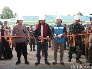 Warga Pulau Sepanjang Sumenep Semringah PLD Diresmikan Warga Pulau Sepanjang Sumenep Semringah PLD Diresmikan