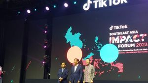 Saat Bos TikTok Ajak Luhut Bikin Konten di Atas Panggung