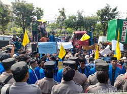 Mahasiswa Demo Bupati Protes Probolinggo Jadi Kabupaten Miskin di Jatim