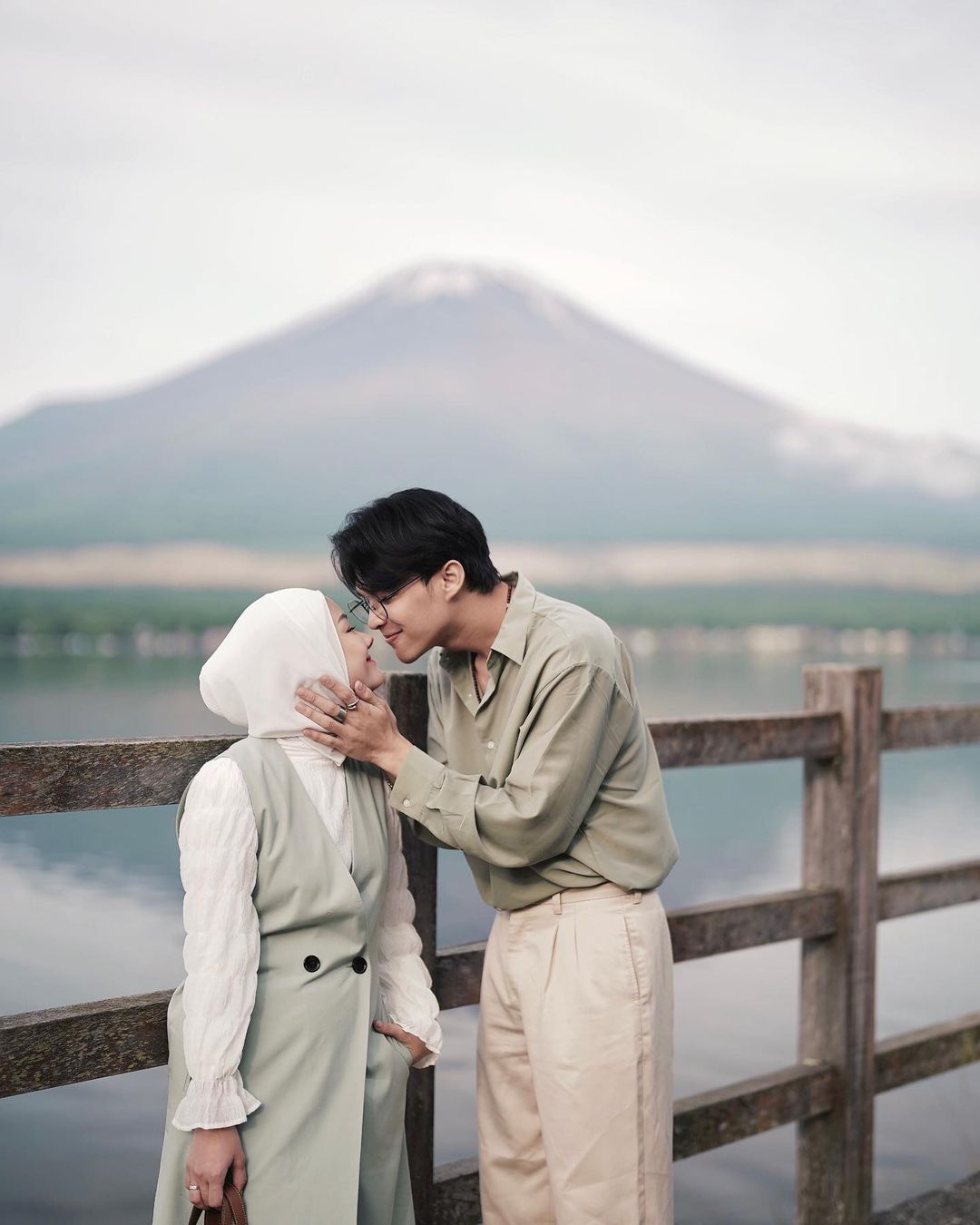 Dinda Hauw dan Rey Mbayang