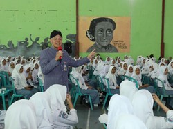 Ganjar Bicara Pentingnya Pendidikan Pancasila buat Siswa SMA