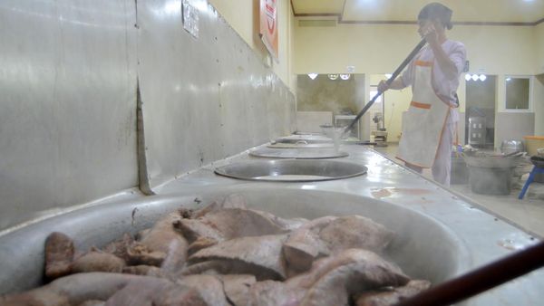Intip Pembuatan Rendang Kualitas Ekspor di Payakumbuh