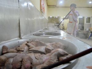 Intip Pembuatan Rendang Kualitas Ekspor di Payakumbuh