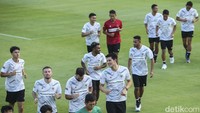 Meski diisukan tak berhadapan dengan mega bintang Messi, namun persiapan para pemain Timnas Indonesia tetap maksimal.